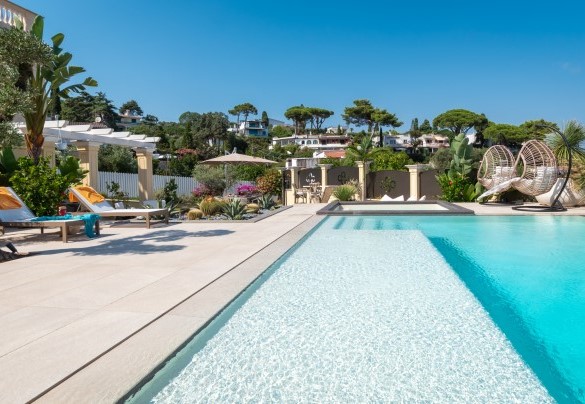 The panoramic infinity pool, accessible via Roman steps and from the beach entry pool – Villa Callari