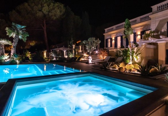 The villa in the night lighting releases all its charm – Villa Callari