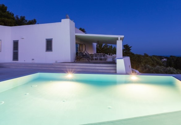 Enchanting view of the wonderful Santa Maria di Leuca and its lighthouse famous for being the second tallest in Europe which can be admired from the swimming pool of this residence - Villa Calypso