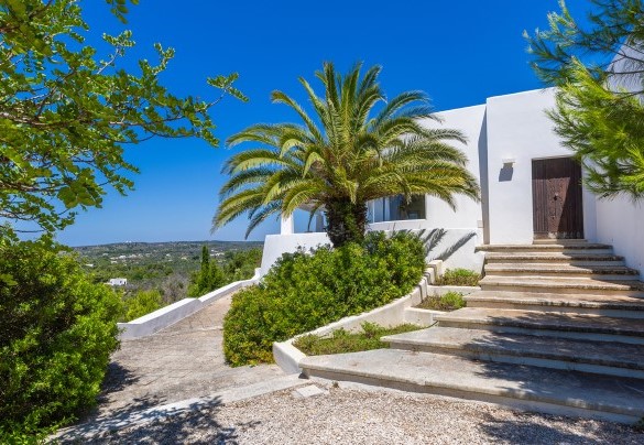 he main entrance leads to the upper floor with a large living area - Villa Calypso