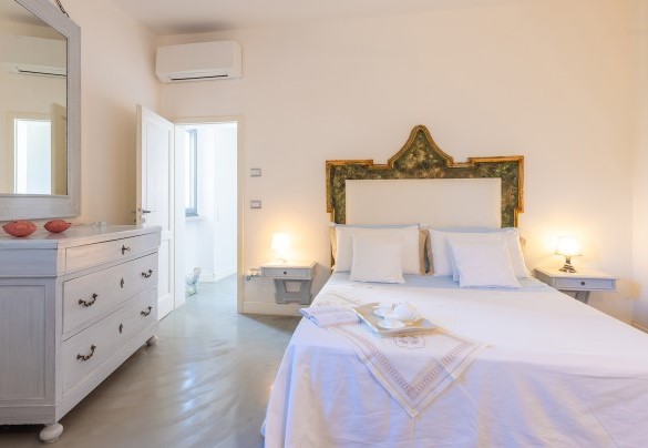 Double bedroom n. 3 with bathroom with en suite bathtub - Villa Calypso