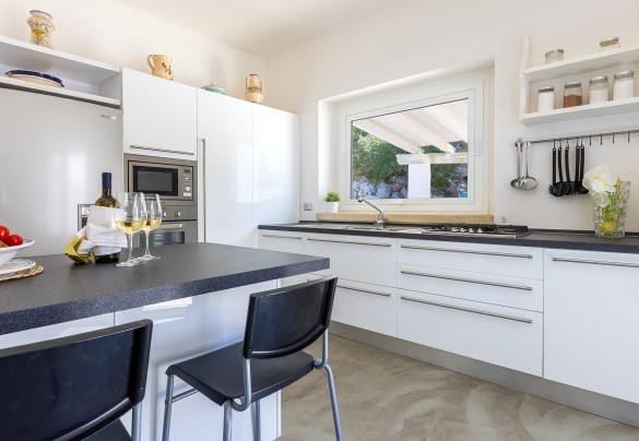 The living room leads, on the left, to the modern, fully-equipped kitchen with pantry equipped with laundry  - Villa Calypso
