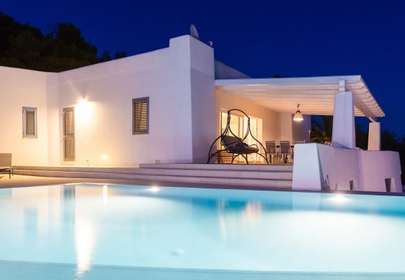 Enchanting view of the wonderful Santa Maria di Leuca and its lighthouse famous for being the second tallest in Europe which can be admired from the swimming pool of this residence - Villa Calypso