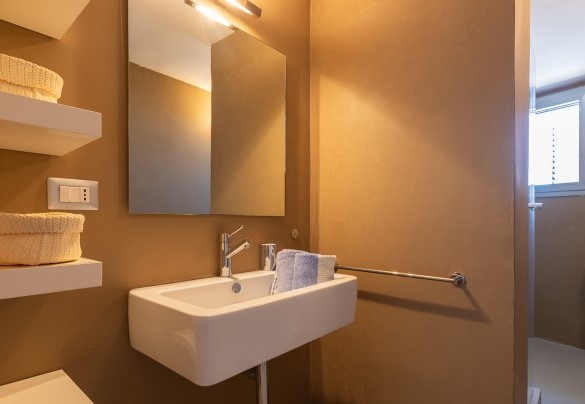 Bathroom 3 with shower serving bedroom 4 on the lower floor - Villa Calypso