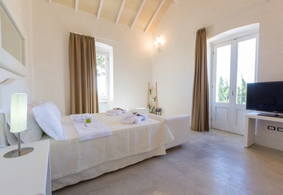 Suite Lavanda al primo piano della depandance, dotata di bagno en suite con doccia. Villa Capozza 