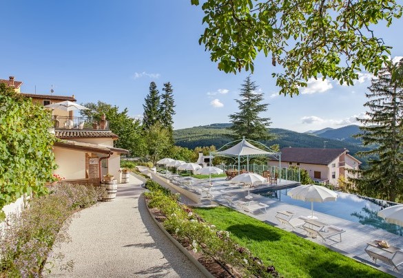 The paved walkway leading to the lower level of the property and the swimming pool - Villa Cappelletti
