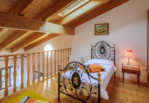 Letto singolo nel soppalco della camera matrimoniale n.8 - Villa Cappelletti