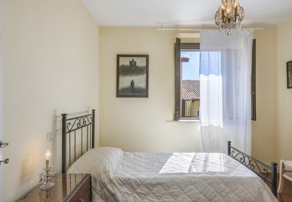 Letto singolo della camera matrimoniale n.6 - Villa Cappelletti