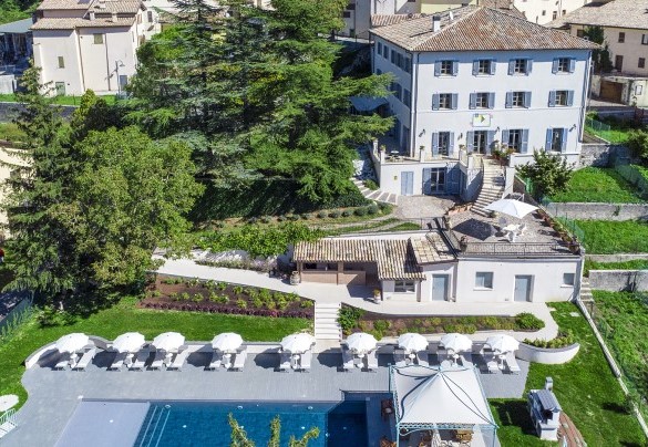 Villa for rent with exclusive swimming pool immersed in the small hamlet of Corgneto in the municipality of Serravalle di Chienti - Villa Cappelletti