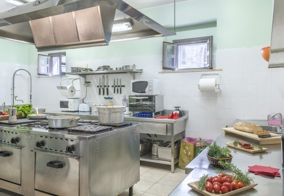 The kitchen equipped with professional elements - Villa Cappelletti