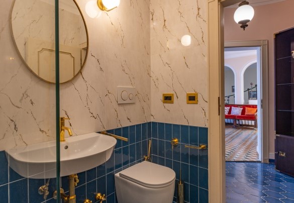 Ensuite bathroom with shower of the double bedroom with king size bed on the first floor – Villa Carina