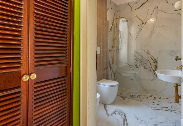 En suite bathroom with shower on first floor – Villa Carina