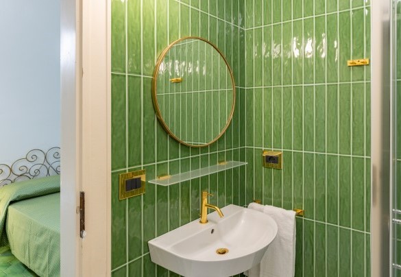 En suite bathroom with shower on the ground floor – Villa Carina