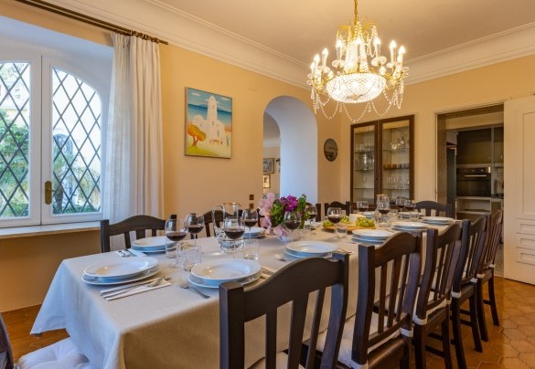 Dining room on the ground floor with direct access to the living room – Villa Carina