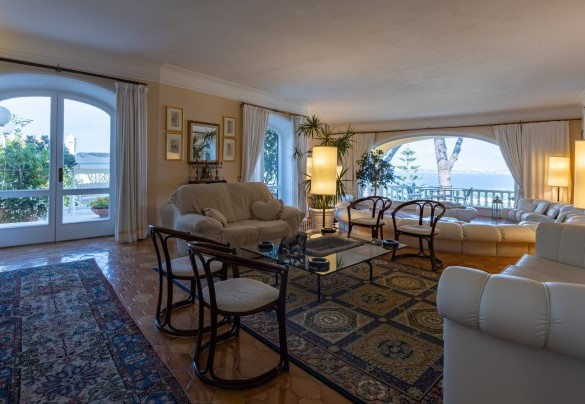 The large living room with a French window leading out to the patio – Villa Carina
