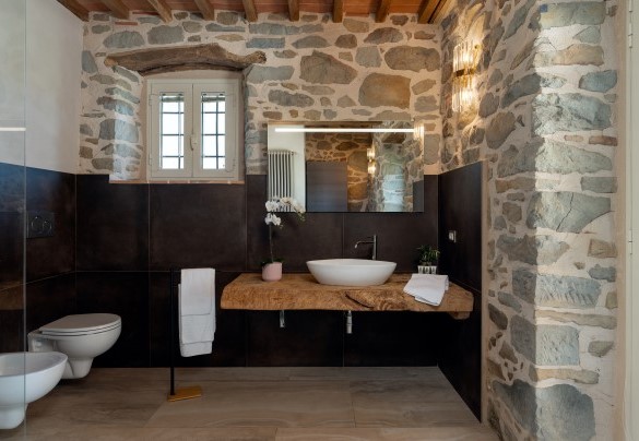 Bagno con doccia al piano terra - Villa Carlotta 