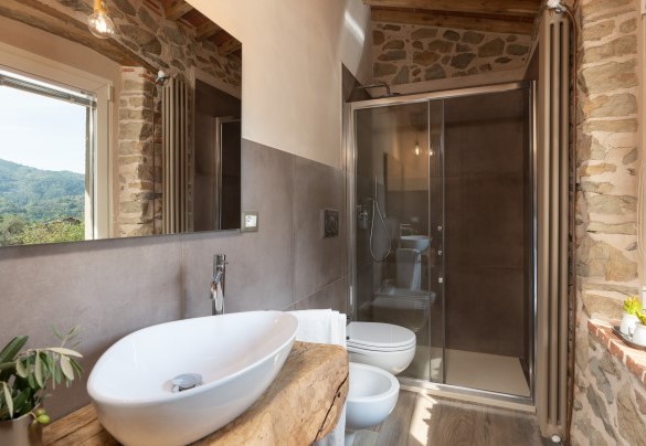 Bagno con doccia al primo piano - Villa Carlotta 