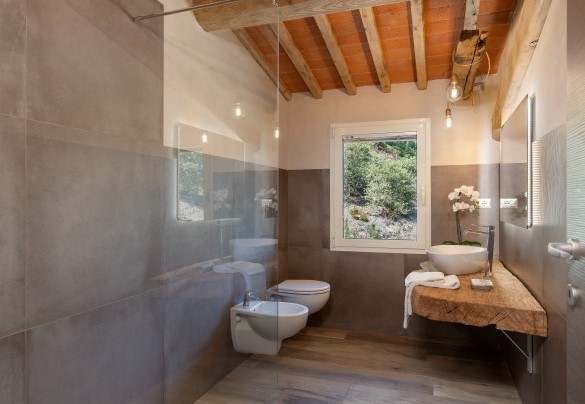 Bagno con doccia al primo piano - Villa Carlotta 