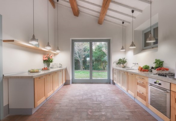 The open space with kitchen, dining table and living room with Smart TV. Annex - Villa Carmeli