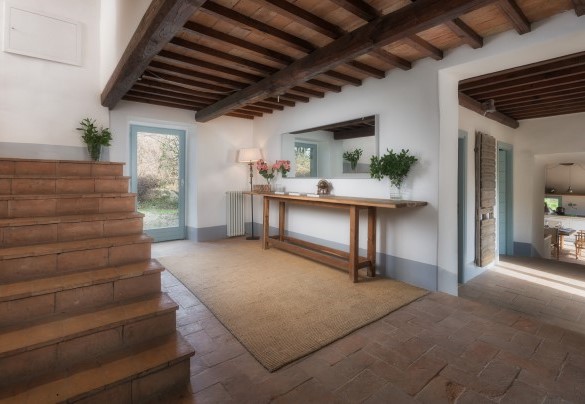 Entrance with staircase to the first floor - Villa Carmeli