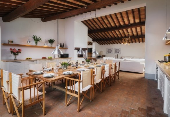 The living room with Smart TV in open space with the kitchen and with direct exit to the garden - Villa Carmeli