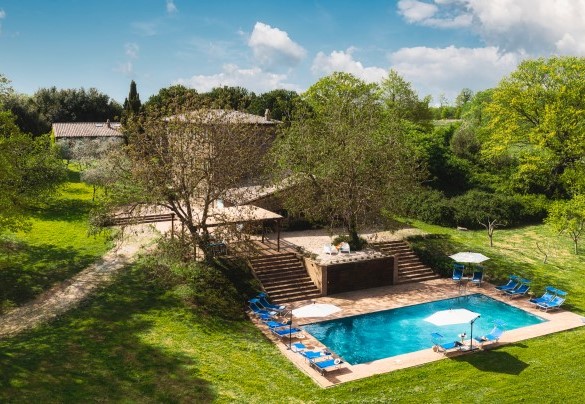 The pool has internal lighting - Villa Carmeli