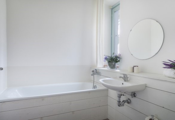 Bathroom with tub en-suite. Annex - Villa Carmeli