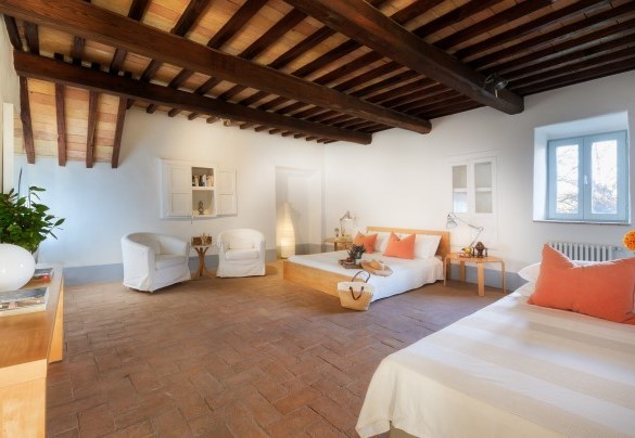 Double bedroom with single bed and en-suite bathroom with shower, first floor - Villa Carmeli