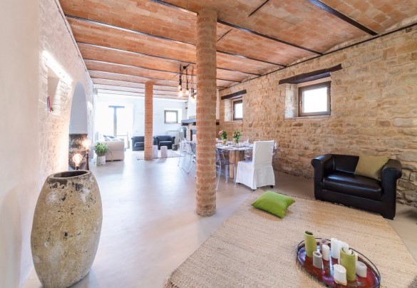 The large open space also contains the dining area - Villa Casanostra