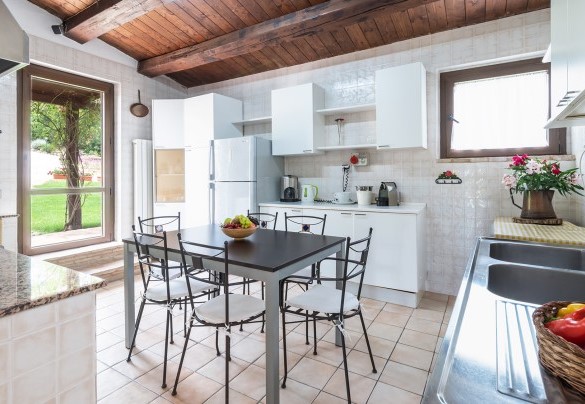 High-end appliances surround the kitchen - Villa Casanostra