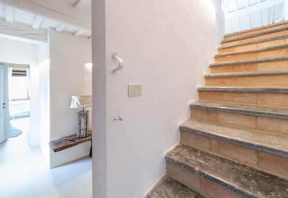 The stairs lead to the top floor - Villa Casanostra