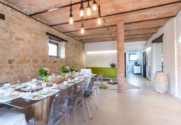 The large open space also contains the dining area - Villa Casanostra