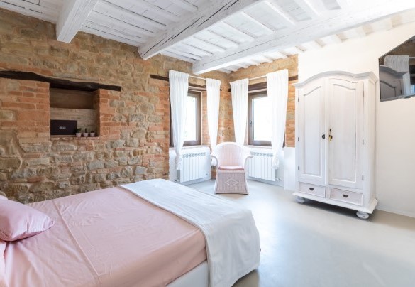 The spacious master bedroom on the first floor - Villa Casanostra