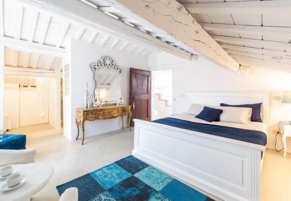 Master bedroom on the top floor - Villa Casanostra