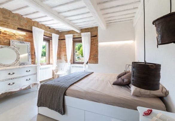 Master bedroom with en-suite bathroom on the first floor - Villa Casanostra