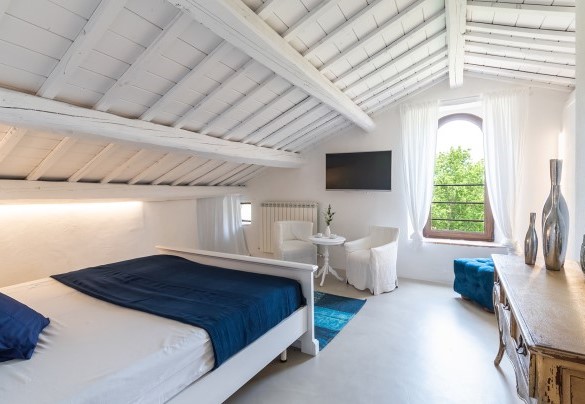Master bedroom on the top floor - Villa Casanostra