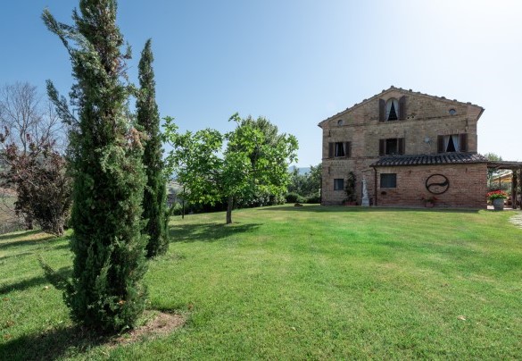 The property extends over an area of about 3,000 square meters - Villa Casanostra