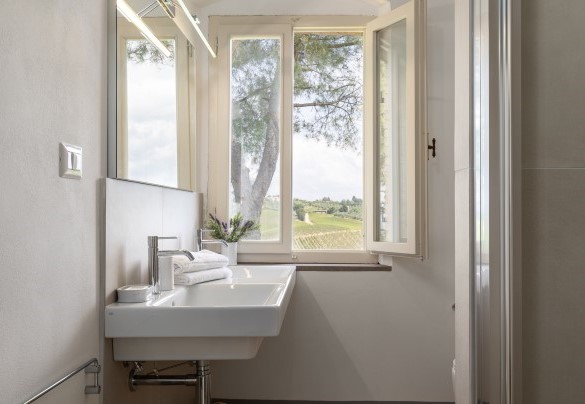 Bagno con doccia al primo piano- Villa Caterina
