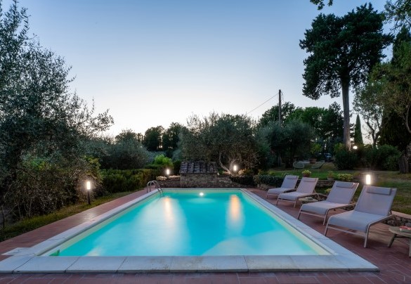La piscina al tramonto- Villa Caterina