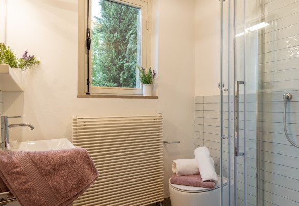 Bagno con doccia al piano terra- Villa Caterina