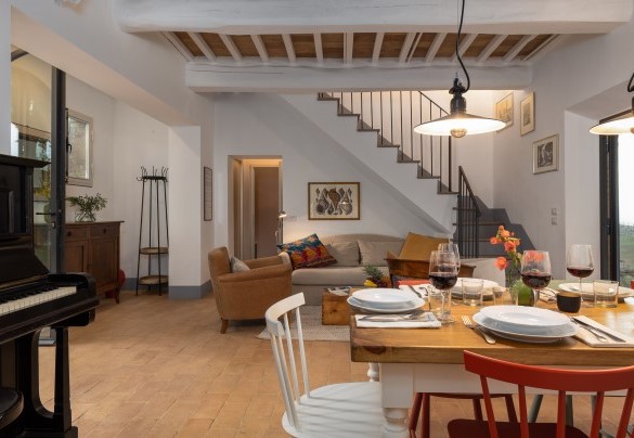 Il casale alloggia la zona giorno al pianterreno - Villa Caterina