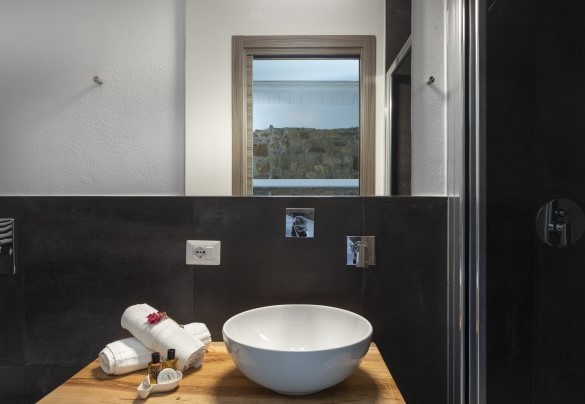 Il bagno ensuite n. 2 con doccia - Villa Charme	