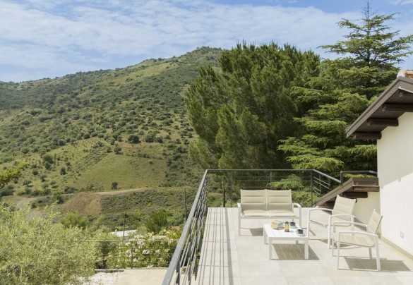 Il terrazzo della camera matrimoniale n.3  - Villa Charme	