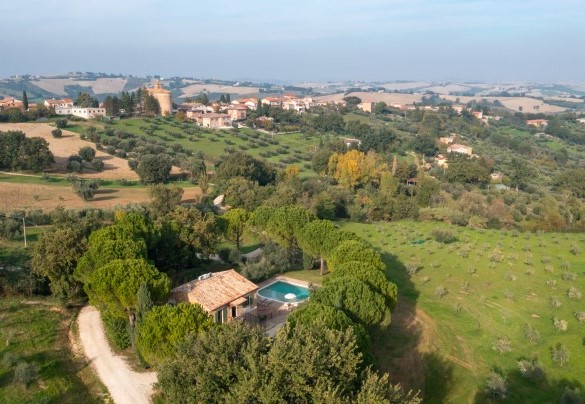 Immersed in a 10-hectar organic farm - Villa Cherubini