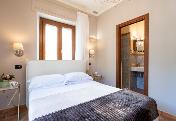 The double bedroom n.1, with 140 cm wide bed, on the first floor - Villa Cherubini 