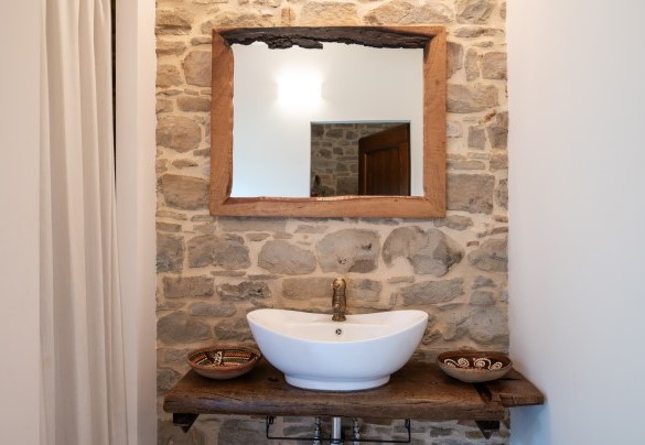 The sink on the ground floor - Villa Cherubini