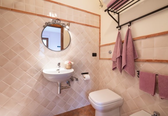 En suite bathroom with shower n.3 - Villa Cherubini  
