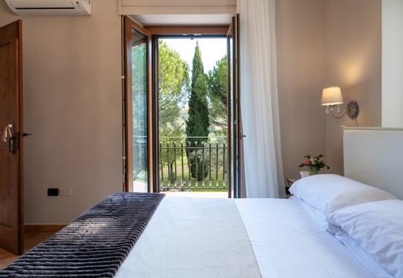 The double bedroom n.1, with 140 cm wide bed, on the first floor - Villa Cherubini 