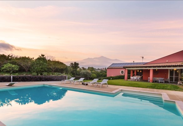 L'Etna caratterizza l'orizzonte - Villa Kimia