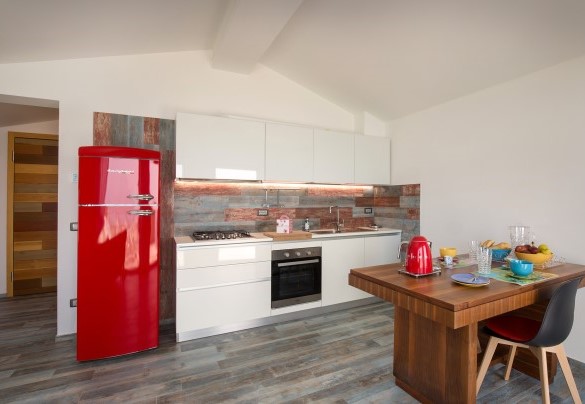 Second-floor kitchen with breakfast corner - Villa Claudia